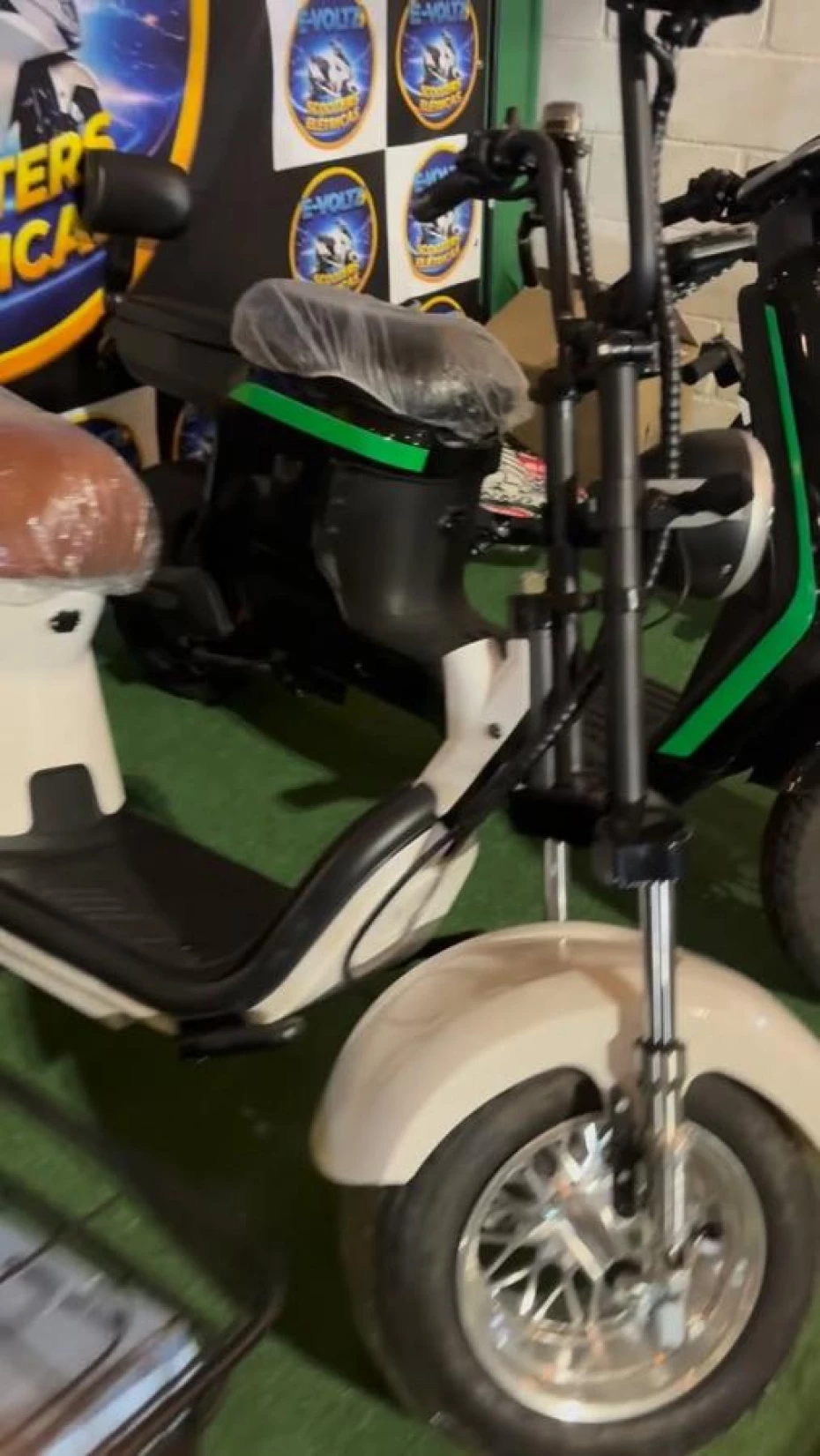 Foto 1:  — E-VOLTZ SCOOTERS ELÉTRICAS